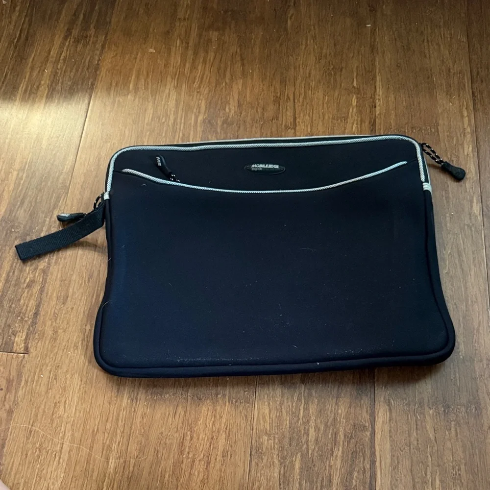 Mobile Edge Neoprene Laptop Sleeve Black Zip Foam Tech Pouch Protective Cover